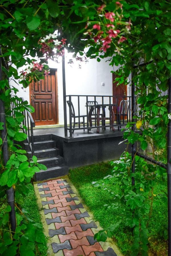 Lion Resort Polonnaruwa Buitenkant foto