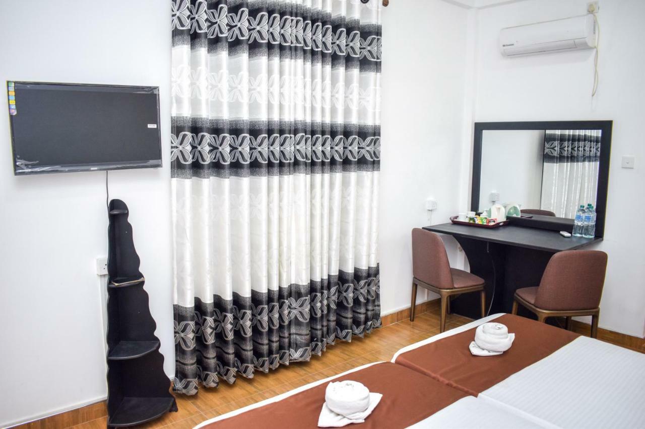 Lion Resort Polonnaruwa Buitenkant foto